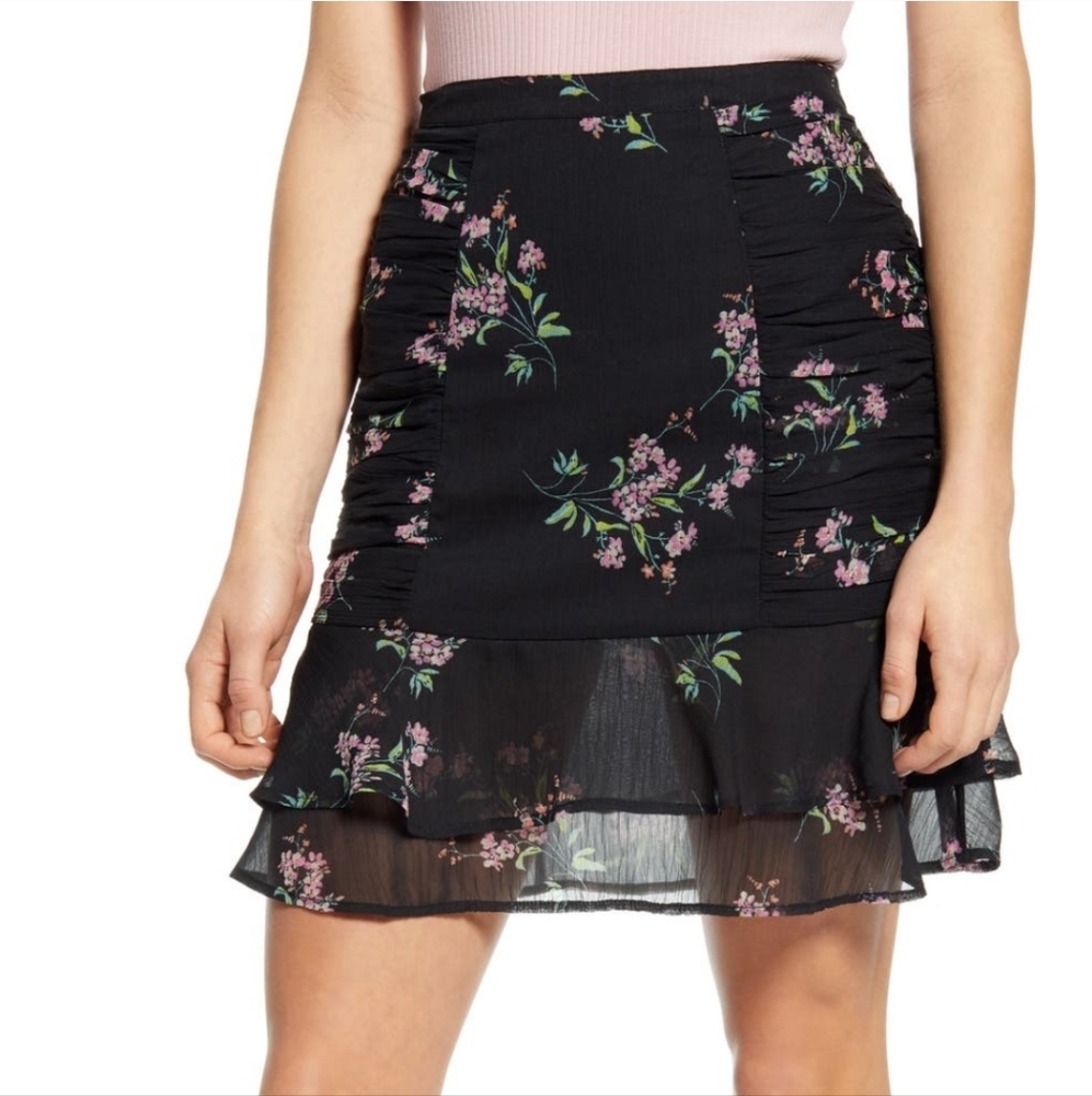 Floral skirt Size M (8-10)
